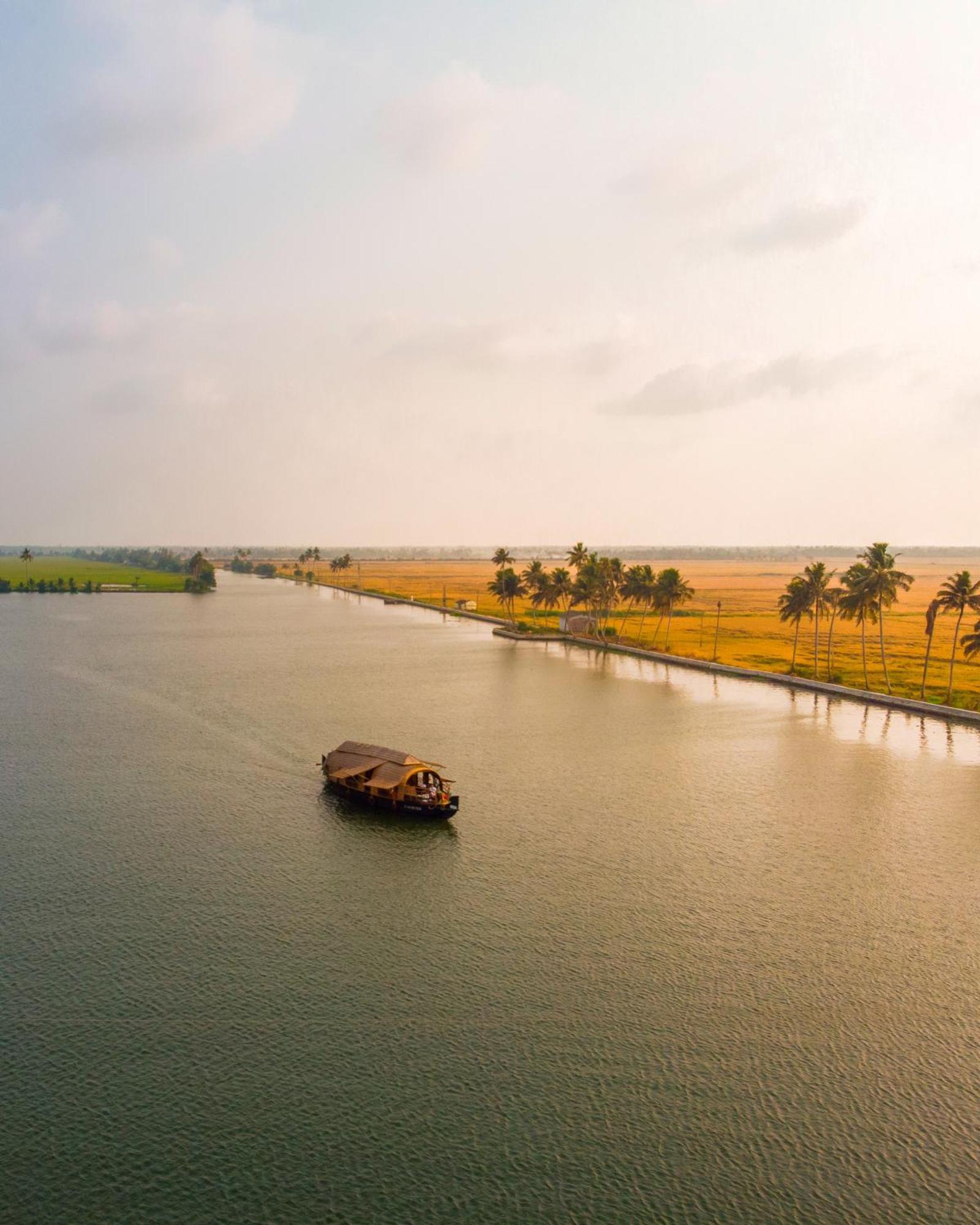 Spice Coast Cruises - Houseboat, A Cgh Earth Experience Hotel Alappuzha Exterior foto