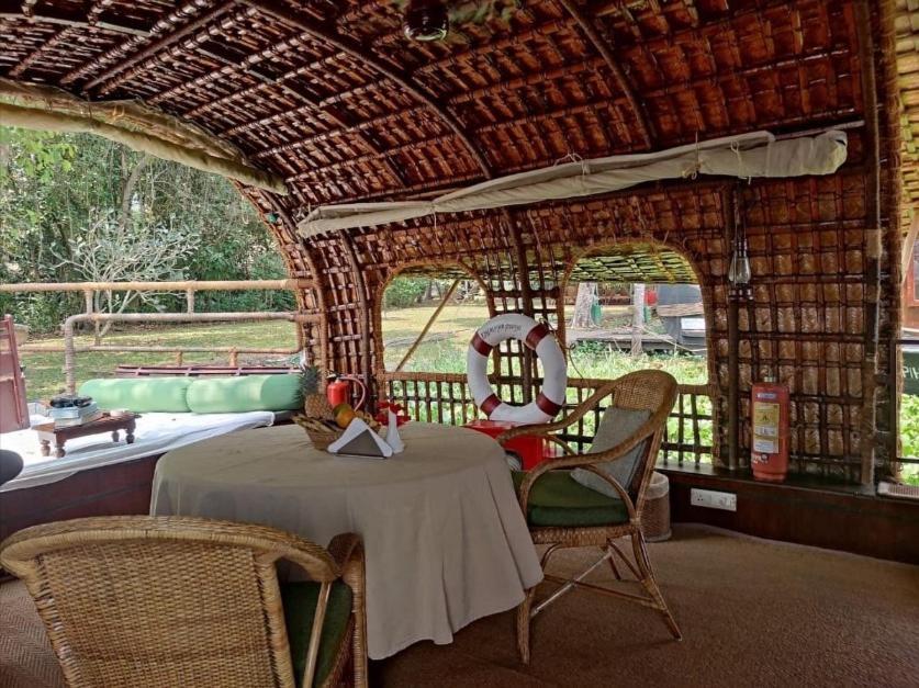 Spice Coast Cruises - Houseboat, A Cgh Earth Experience Hotel Alappuzha Exterior foto