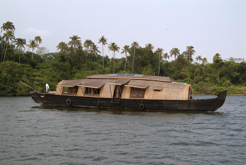 Spice Coast Cruises - Houseboat, A Cgh Earth Experience Hotel Alappuzha Exterior foto