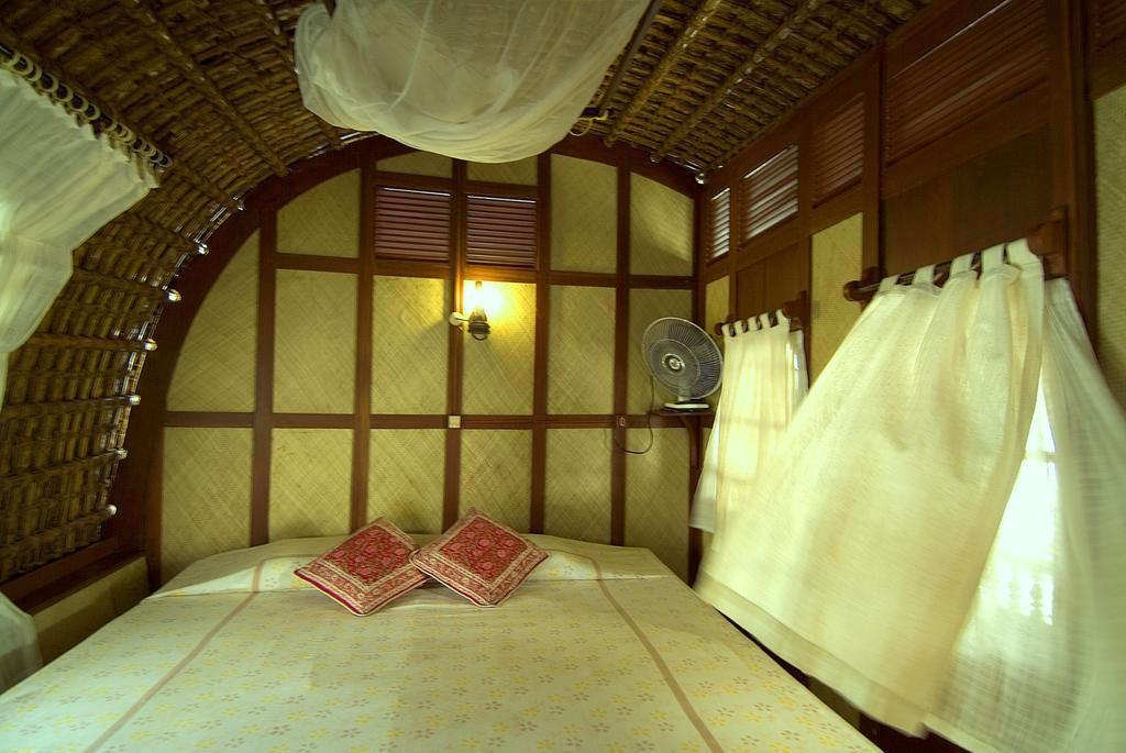 Spice Coast Cruises - Houseboat, A Cgh Earth Experience Hotel Alappuzha Exterior foto